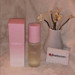 Kylie skin foaming face wash